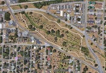 Murphy Trail park offers a walking trail and frisbee golf course right next to Campbell Reserve.